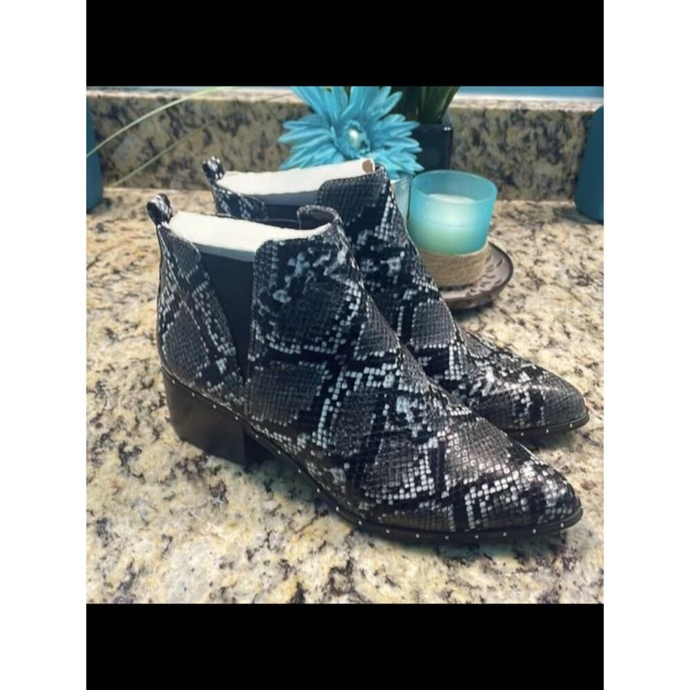 BAR III Womens Black Goring Gabby Pointed Toe Block Heel Slip On Booties 6 M - Picture 3 of 4